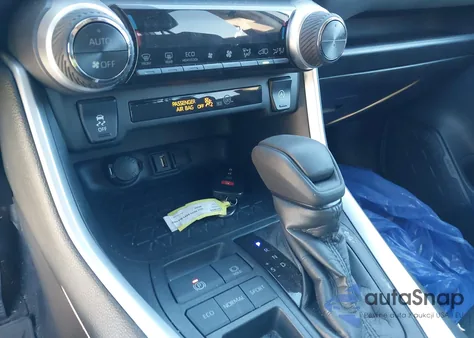 2021 Toyota Rav4 Xle z USA, uszkodzony, nr VIN 2T3W1RFV8MW160434